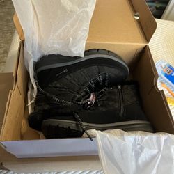 Sketchers Snow Boots (women’s size 5)