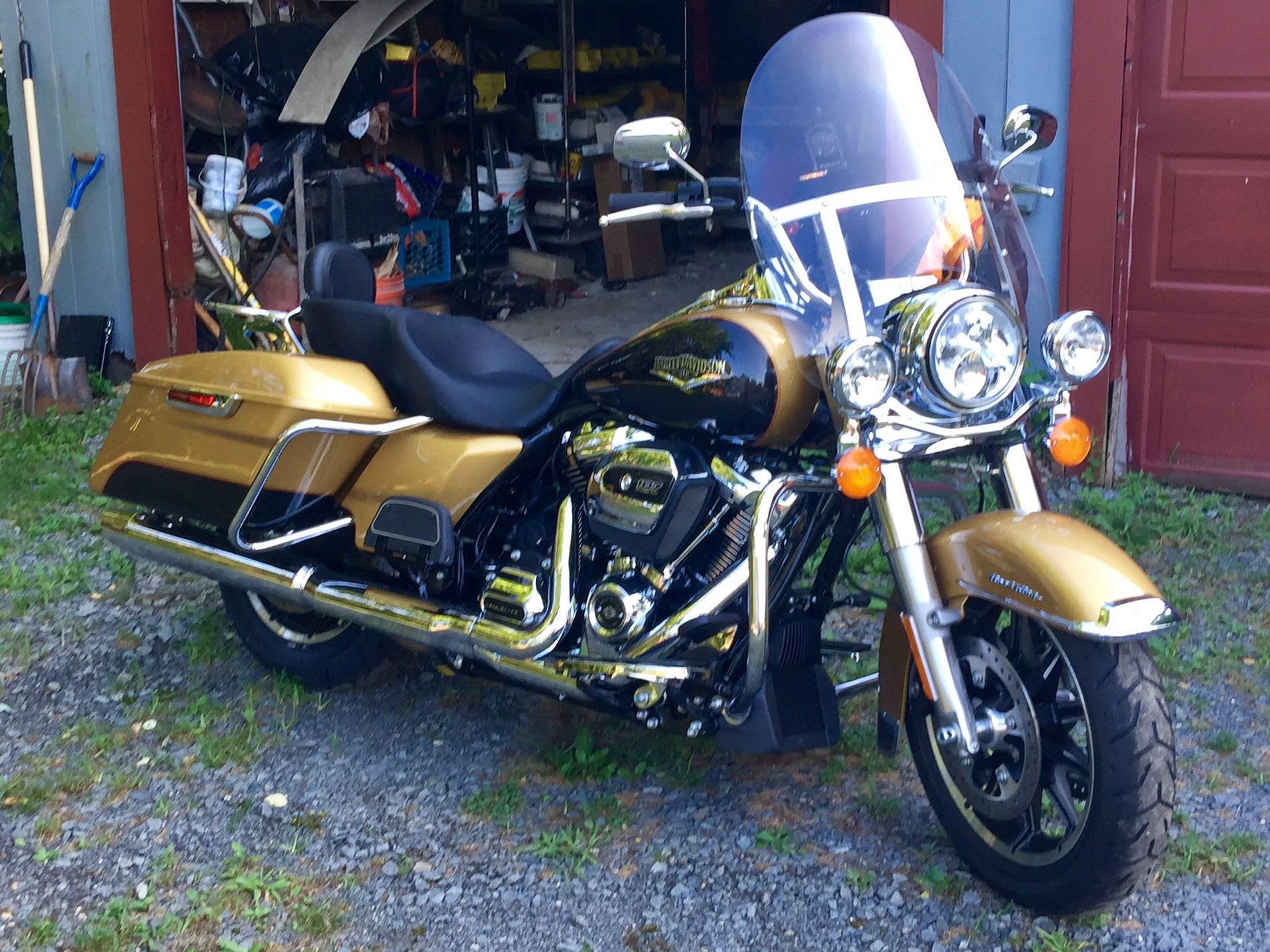 2017 Harley Road King Gold