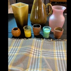 Flower vase (2), decorative pitcher, 5 small candles, table runner