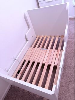 White Extendable Kids Bed with Mattress – Good Condition