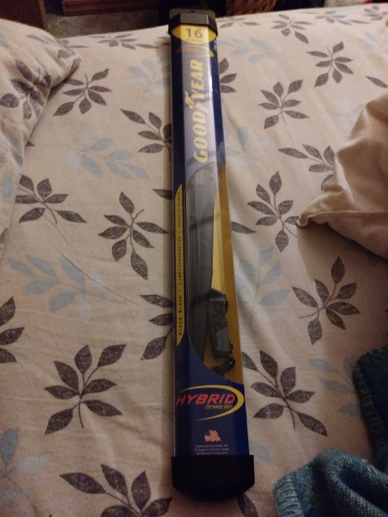 2 brand New windshield wipers 16" both