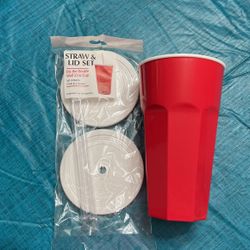 Double layer 32 ounce cup with lids and straws
