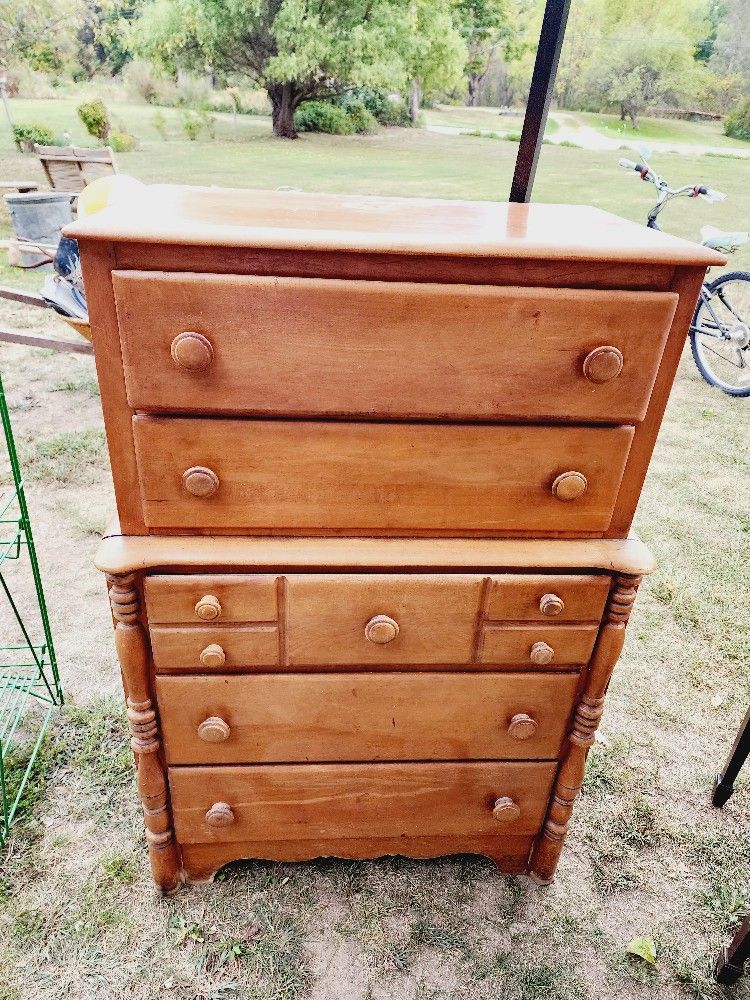Vintage Dresser With 5 Drawers