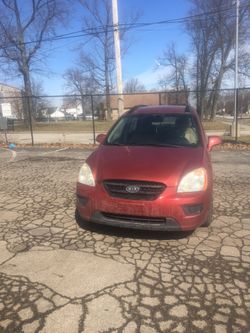 2008 Kia rondo