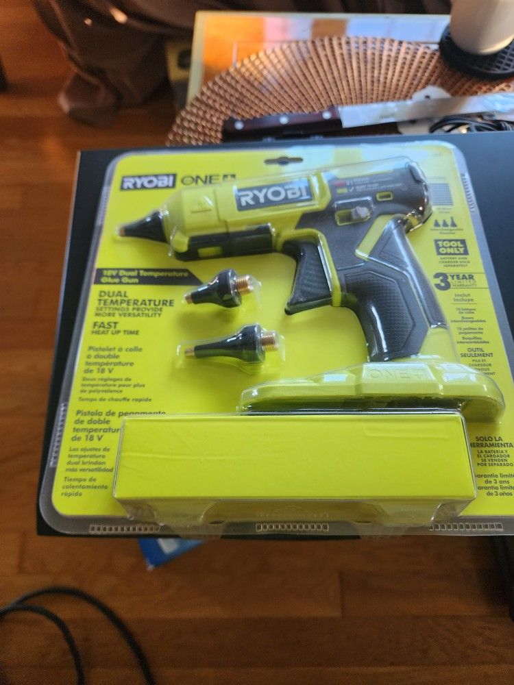 RYOBI P307 Cordless Dual Temperature Hot Glue Gun (Tool Only) 10 glue sticks, NEW