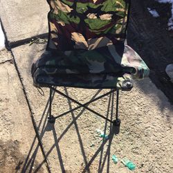 A CANVAS CAMPING CHAIR WITH CANVAS STORAGE BAG FOLDS UP EASY LIKE NEW $20.00
