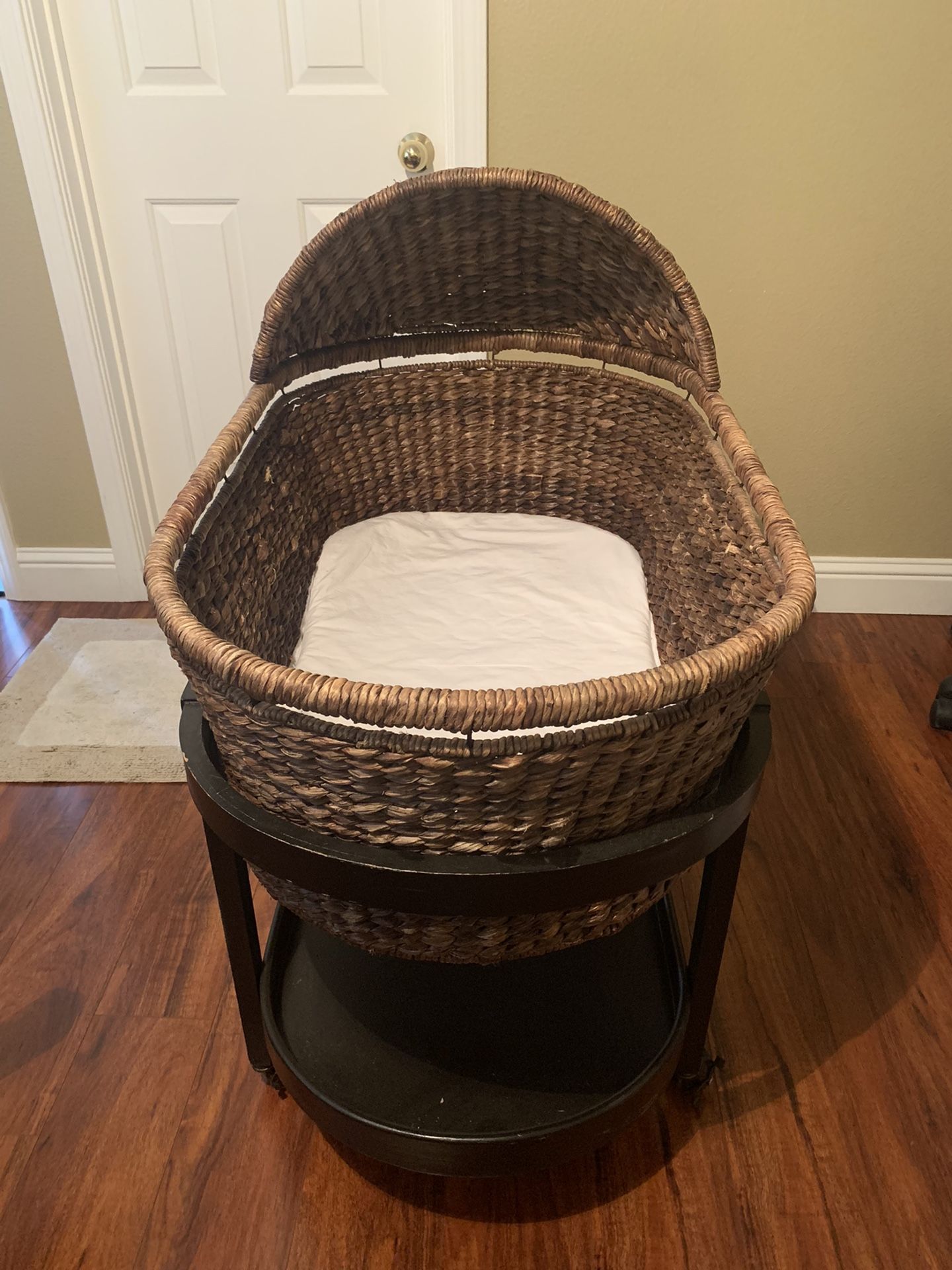 Wicker Bassinet With Stand Pottery barn for Sale in Morgan Hill