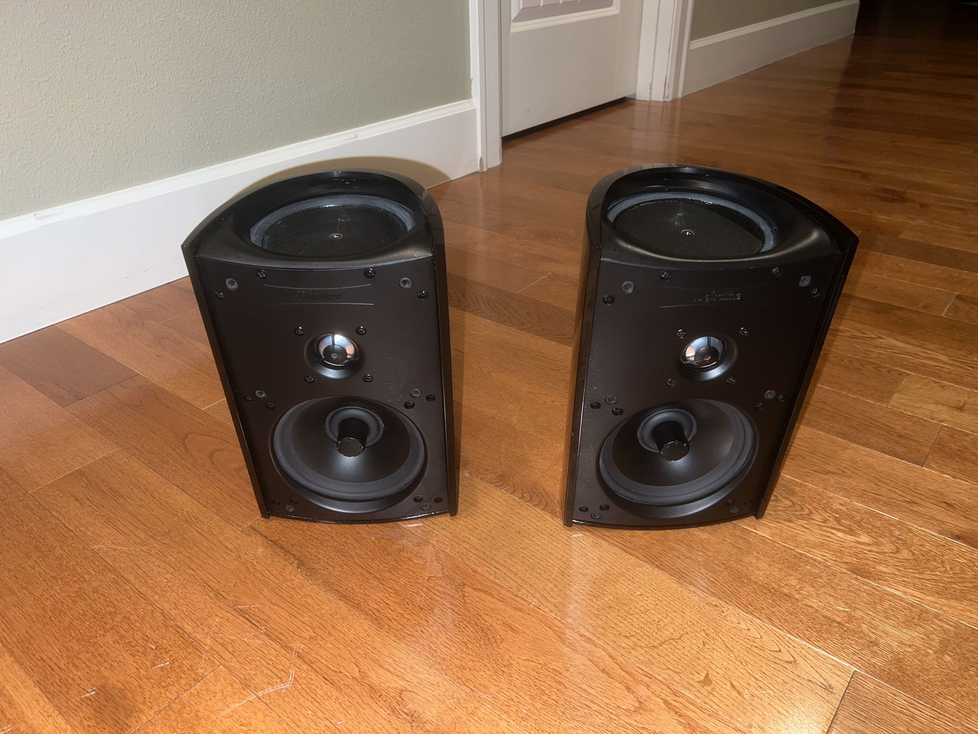 Definitive technology Pro Monitor 1000 bookshelf speakers