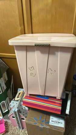 Vintage clothes hamper