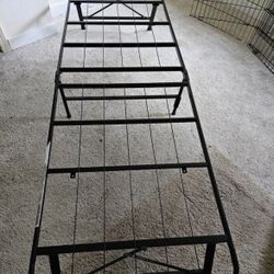 Metal bed frame - Comes in 2 pieces 