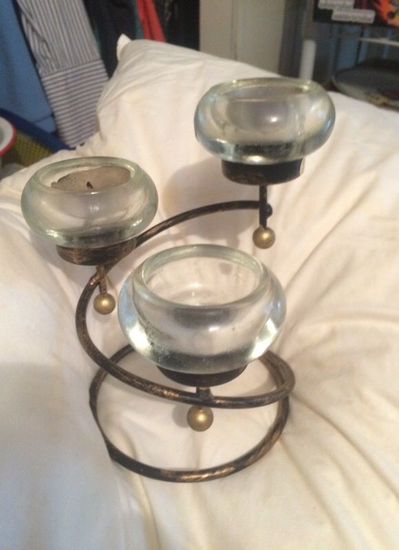 Metal candle holder