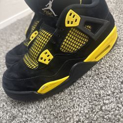 Jordan Retro 4 Black And Yellow 