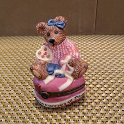 Boyd’s Bears “Love Conquers All Things”