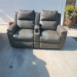 Recliner sofas