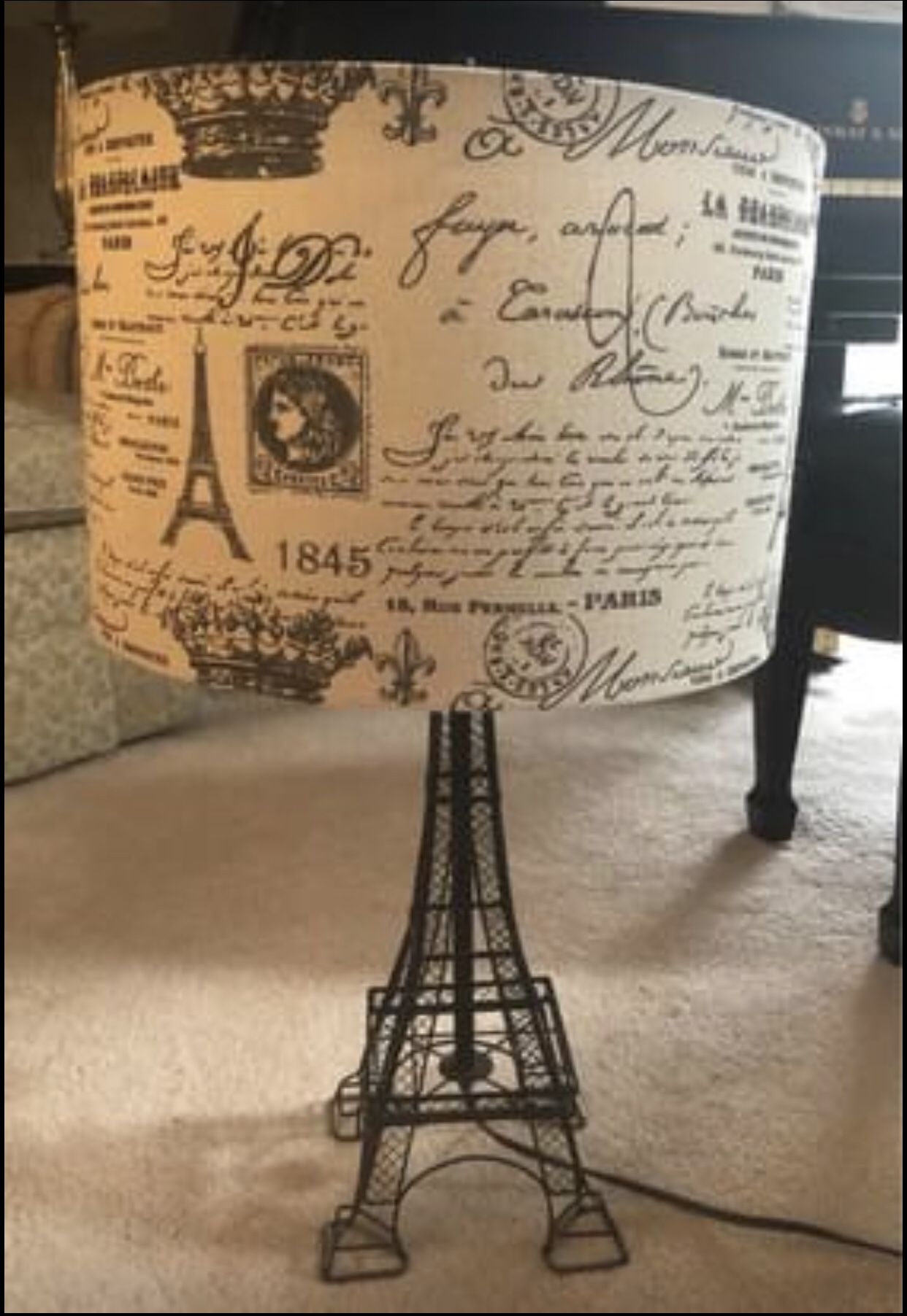 Beautiful Eiffel Tower Lamp w/Drum Shade