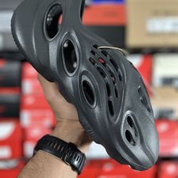 Yeezy Foamrunner Grey SIZES 5,7,8,10, 11,12