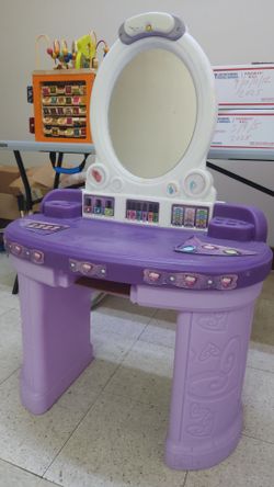 Girls make up vanity purple
