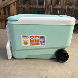 Igloo Wheelie 53 Cans/38qt Rolling Cooler