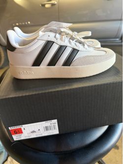 Adidas women’s barreda size 6.5