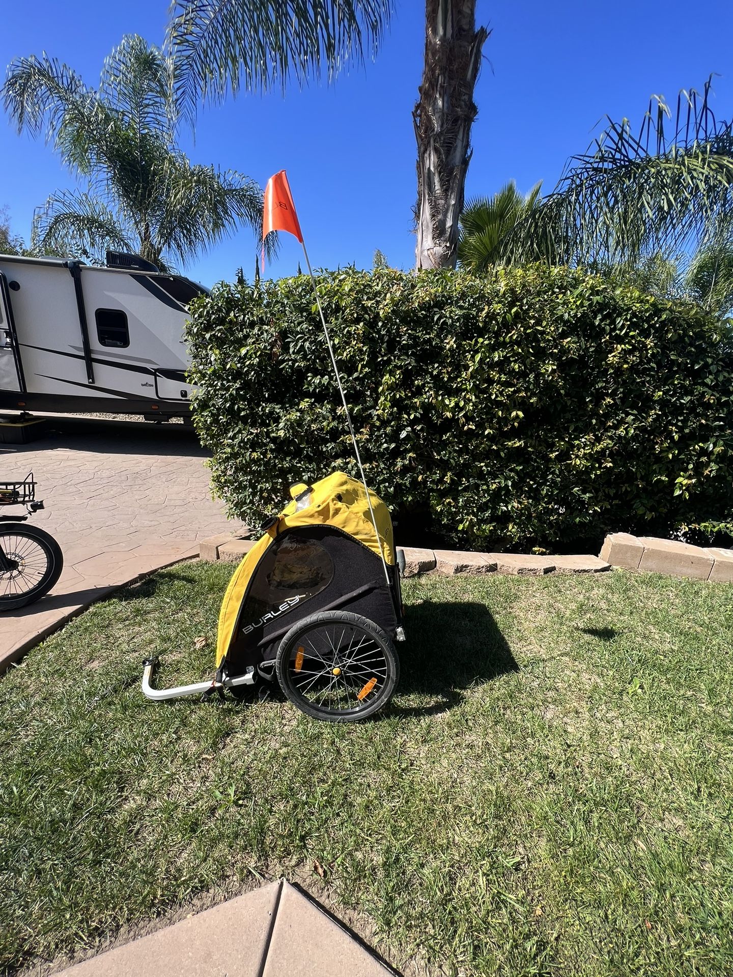 Burley Kids Bike Trailer Like New Condition 