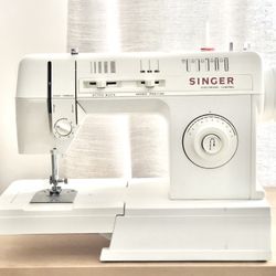 Singer Sewing Machine 