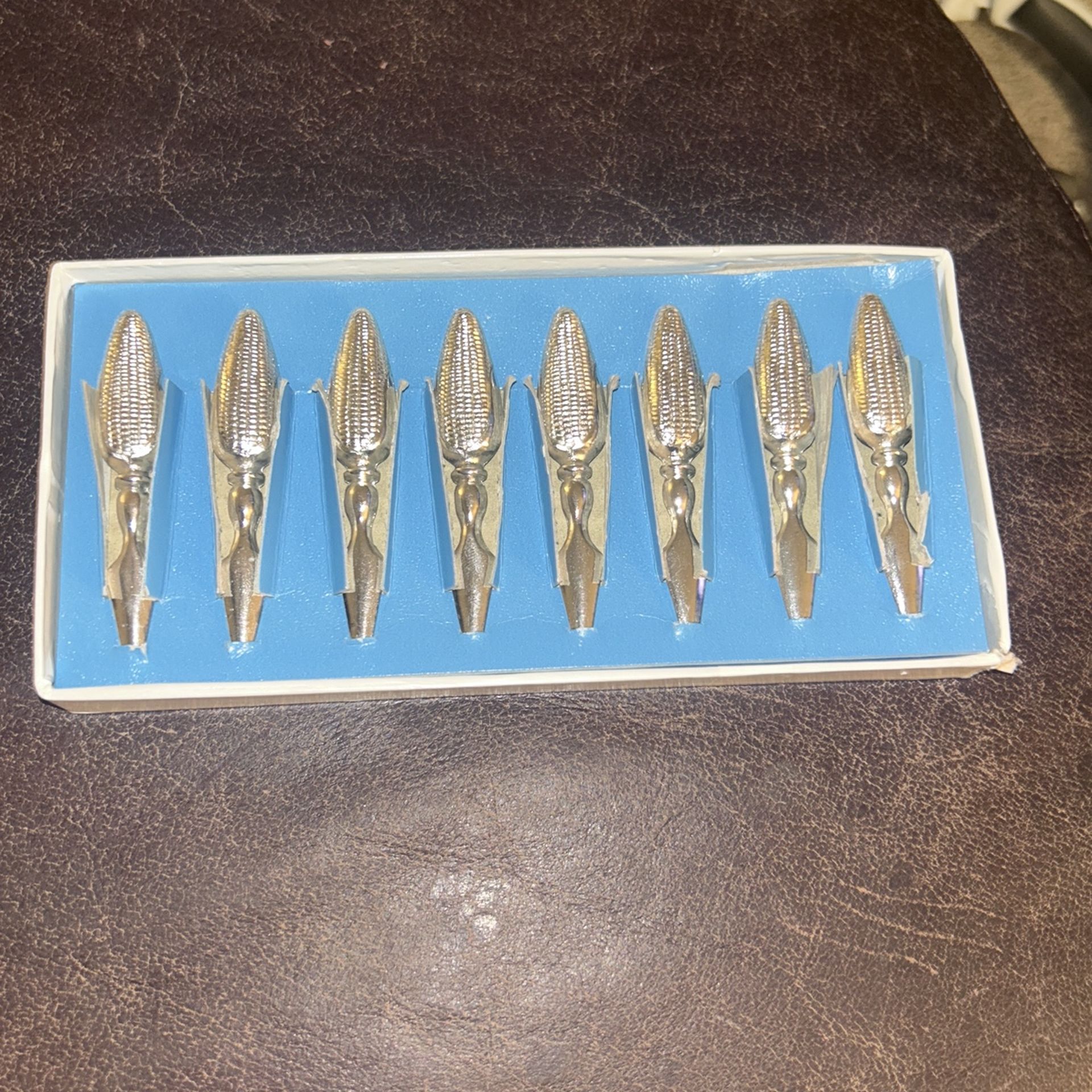 Setof 8 gold Holder In Box Horchow (Brand new.)