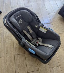 UPPAbaby MESA Car Seat... Comes With BASE!