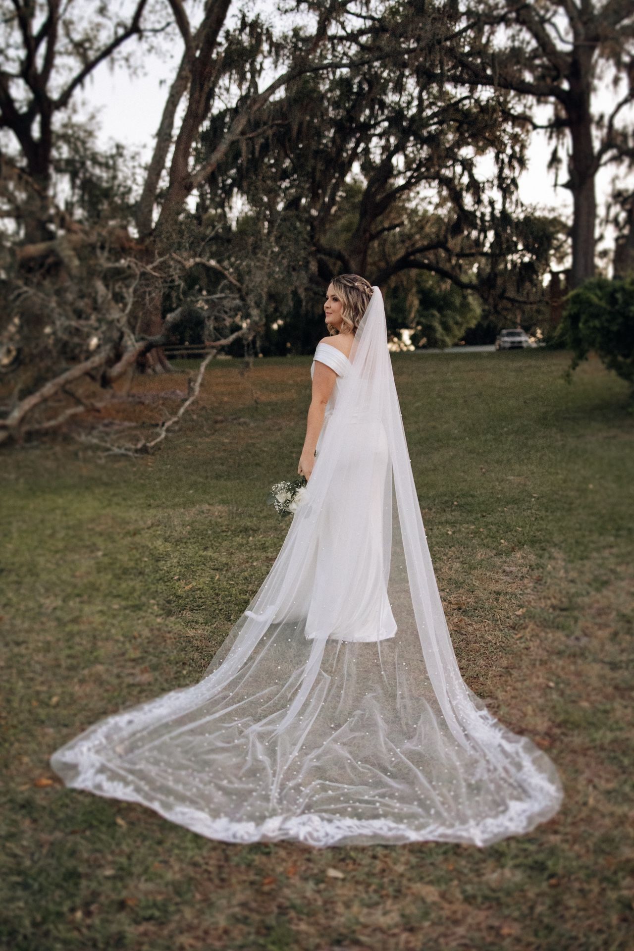 Beautiful Wedding Dress for Sale – Excellent Condition!