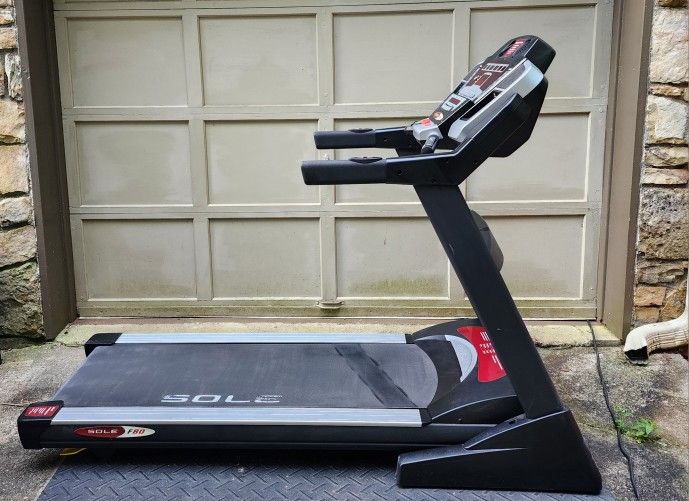 Sole F80 Treadmill / Incline / Folding/ Fans/ Modes
