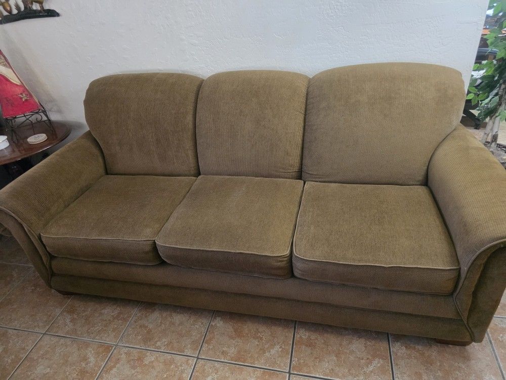 LA-Z- Boy Couch 7 Feet