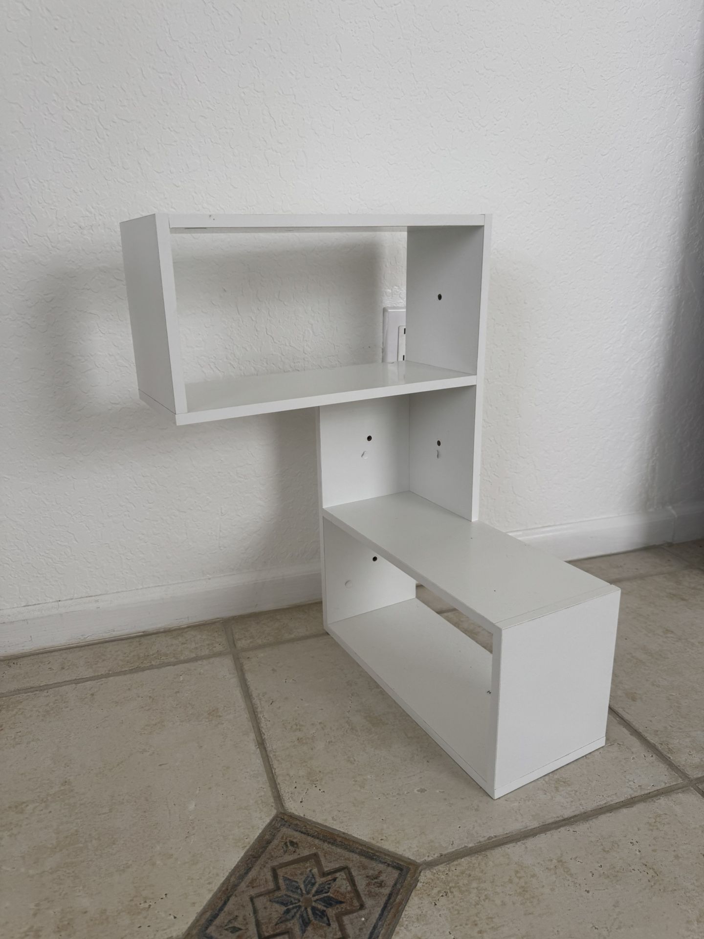 2 Corner Shelf Wall Mounted, White Corner Shelves, Floating Corner Bookcase, Wall Storage Shelves for Wall Decor Living Room, Bedroom, Bathroom