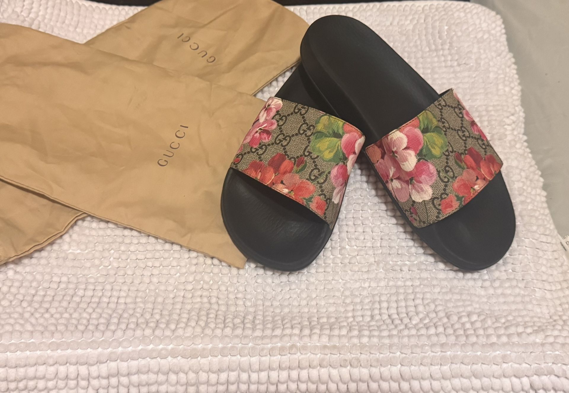 Gucci Slides Women’s 8.5 