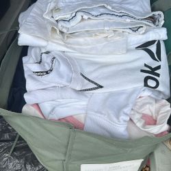 Bolsa De Ropa Mucha Ropa De Hombre Size Xl Y 2X Perfecto Estado $30 Toda Hay De Todo Y Marcas 