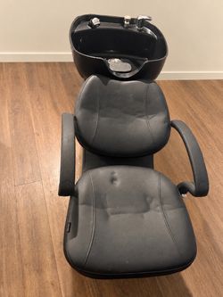 Salon shampoo char with wash basin