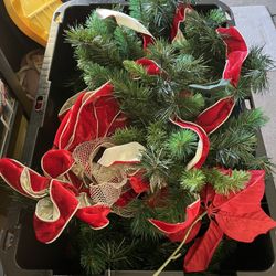 Over 32 Feet Of Christmas Garland