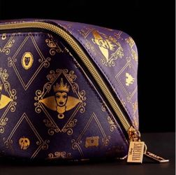 Gorgeous Limited Edition!©️Disney Villains BATH & BODY WORKS💜🪞🍎 👑EVIL QUEEN👑🍎🪞💜Cosmetics bag