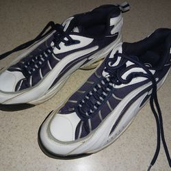 Men's Golf Shoes, (Size 9) w/ New Cleats. $40.00