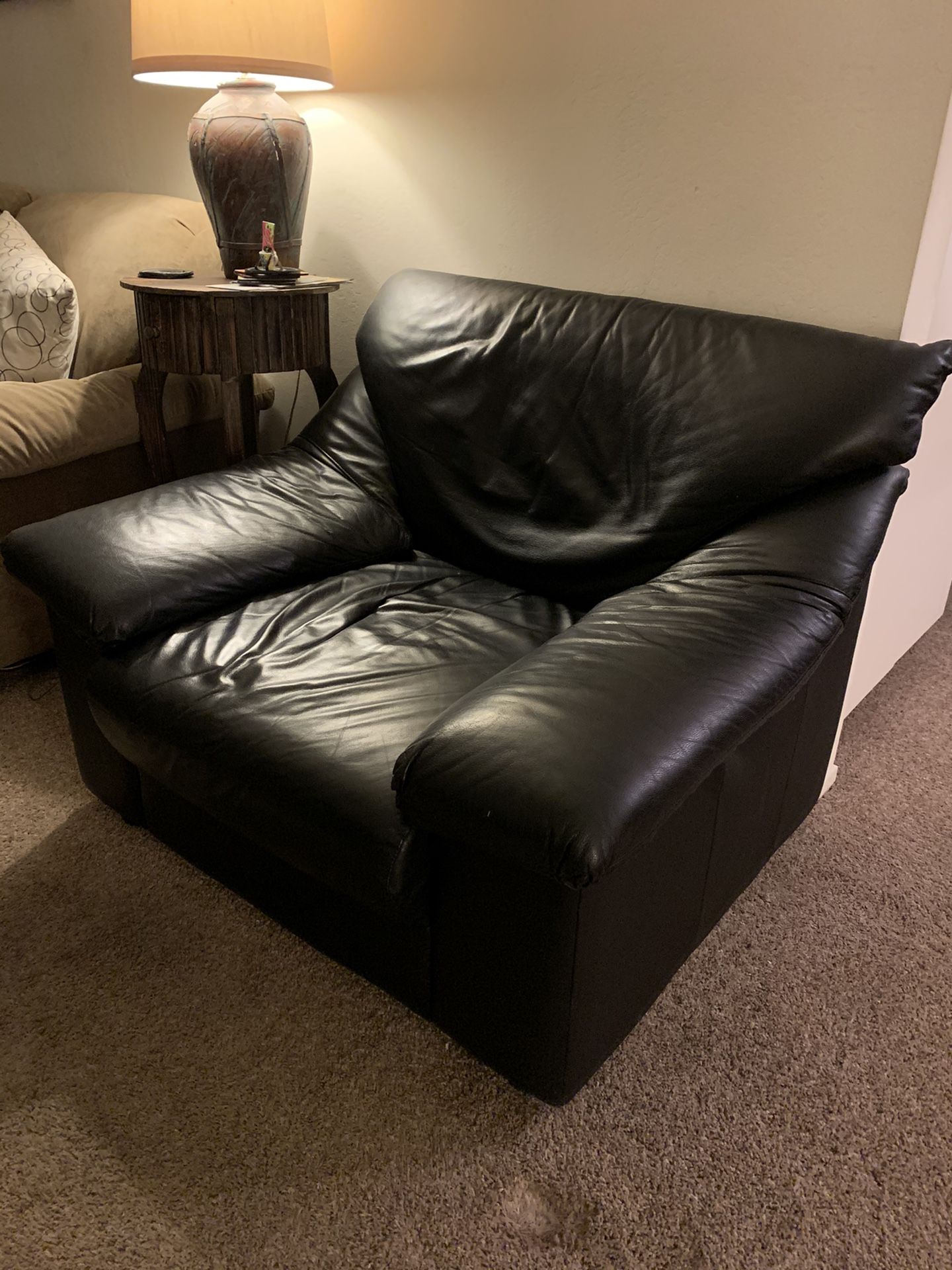 Black leather armed chair