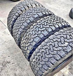 275/65/18 BFGOODRICH Set de Tires en buenas condiciones de vida las 4