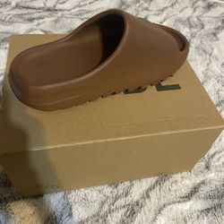 Size 9 Yeezy Slide “Flax”