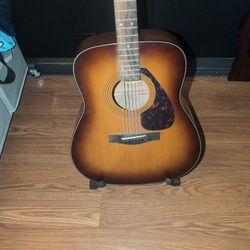 Yamaha F335 Acoustic Guitar 