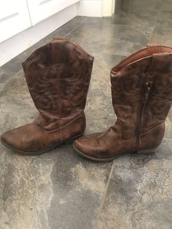 Small Kids cowboy boots Size 2