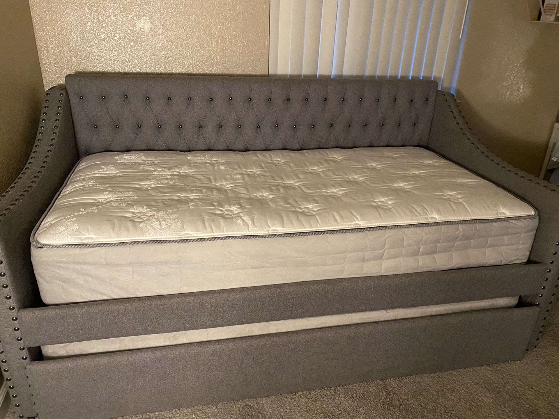 Headboard/mattresses