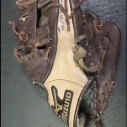 Used Mizuno Franchise 11.5" Glove - RHT  ( Read The Description)