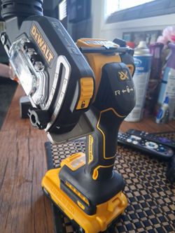 DEWALT 20V MAX XR Brushless 3-inch Cut-Off Tool (DCS438B) w Battery and New Blades