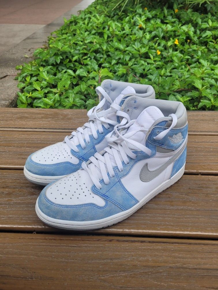 Air Jordan 1 Hyper Royal