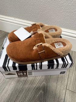 NEW WOMANS DOLCE VITA SHOES