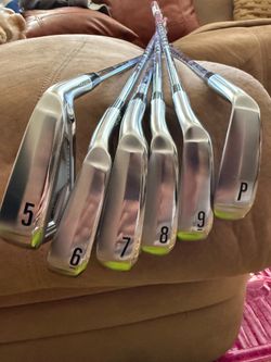 Strixon ZXi5 5-PW Nippon Modus 105 Stiff