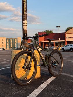 Giant Stance Full Suspension Mountain Bike 27.5” Medium Shimano Deore 12-Speed
