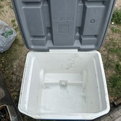 Igloo Rolling Cooler W| Wheels + Handle